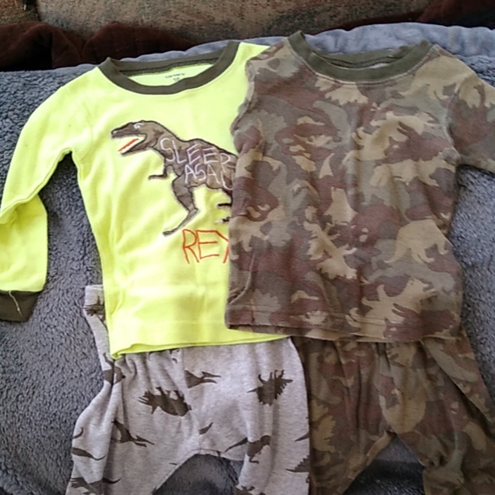 2 dinosaur PJ set